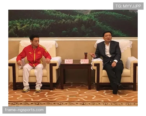 邹敬园家里摆满奖杯，邻居以为开了个小金库